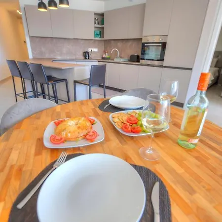 Seaview Apt In The Heart Of Gz-esch1-1 *