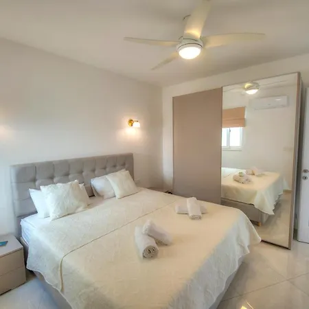 Apartment Seaview Apt In The Heart Of Gz-esch1-1 *
